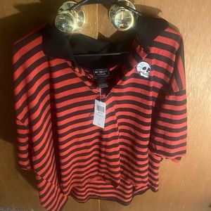 Cropped t shirt red and black stripes with skull